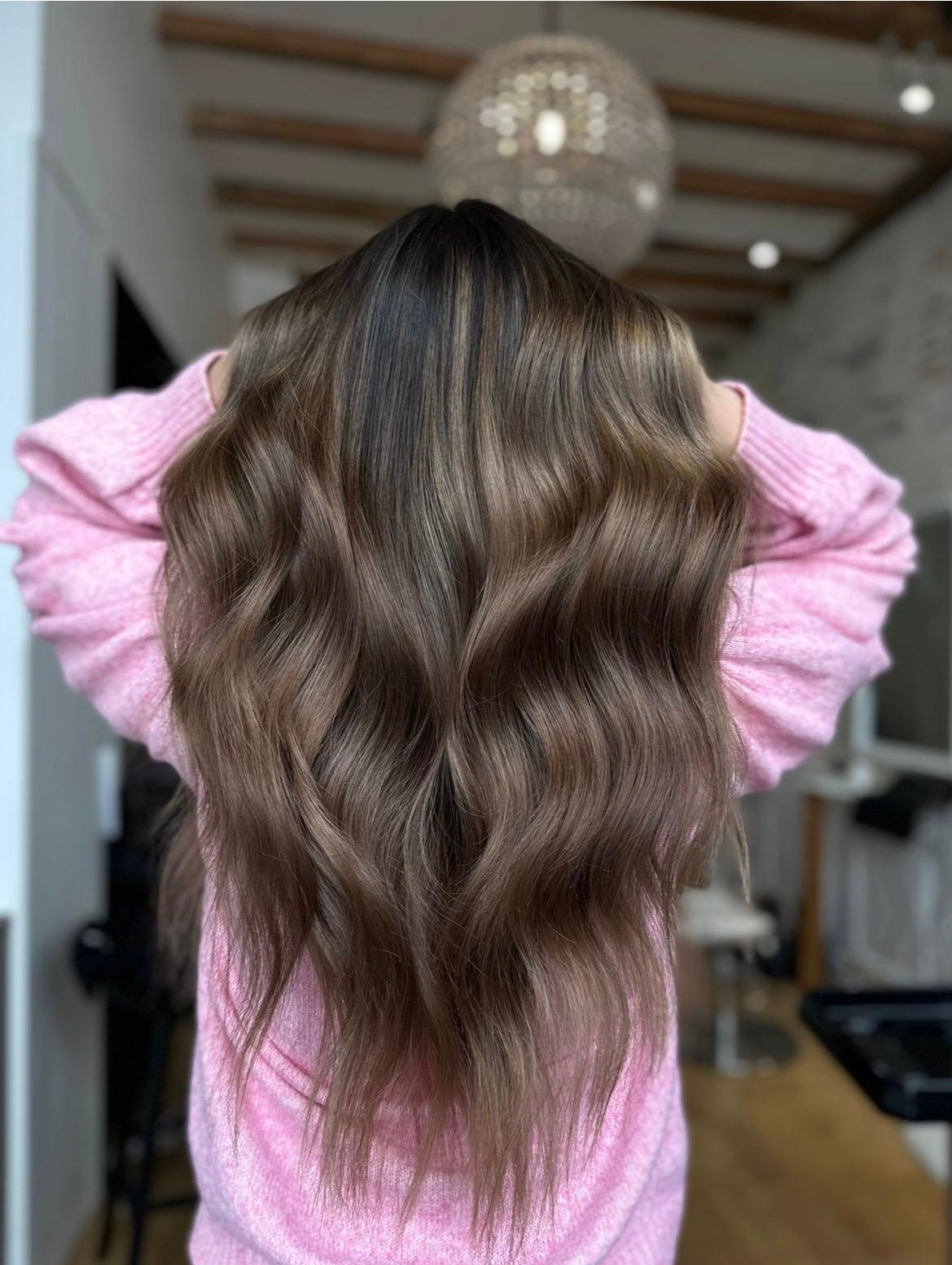 Balayage réalisée par w color expert pour une adolescente